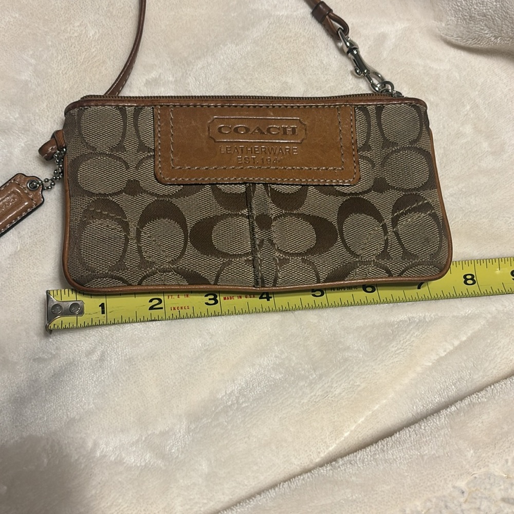 Coach wristlet - Picture 2 of 5